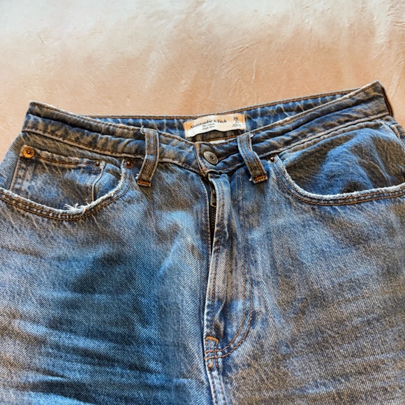 Abercrombie & Fitch Curve Love Loose Fit Medium Blue Jeans - Size 26 Regular - Picture 3 of 8